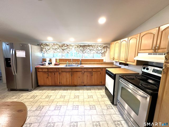 61 Clark Avenue, North Haven, CT 06473
