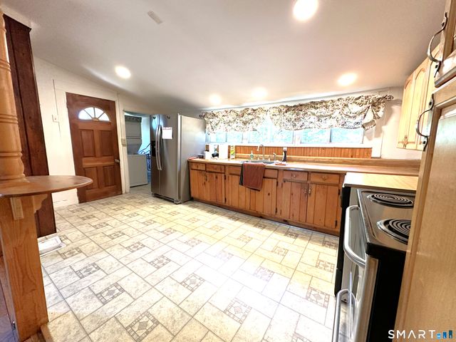 61 Clark Avenue, North Haven, CT 06473