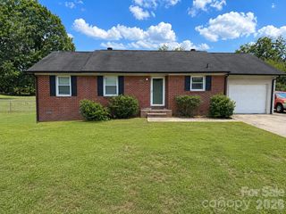 1507 Dallas Cherryville Highway, Dallas, NC 28034