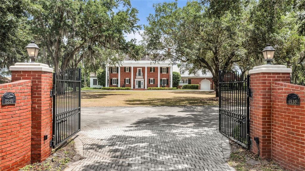 Image 1 of property listing at 1530 WATERWITCH DRIVE, Orlando, FL 32806