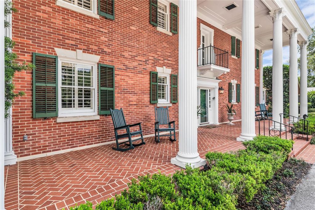 Image 18 of property listing at 1530 WATERWITCH DRIVE, Orlando, FL 32806
