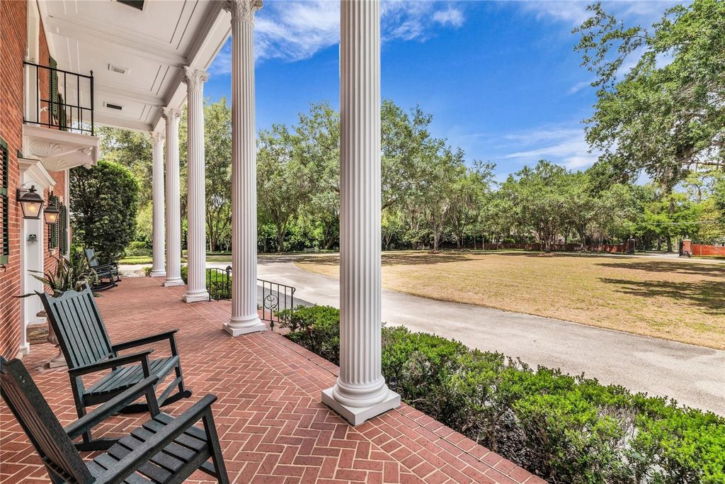 Image 19 of property listing at 1530 WATERWITCH DRIVE, Orlando, FL 32806