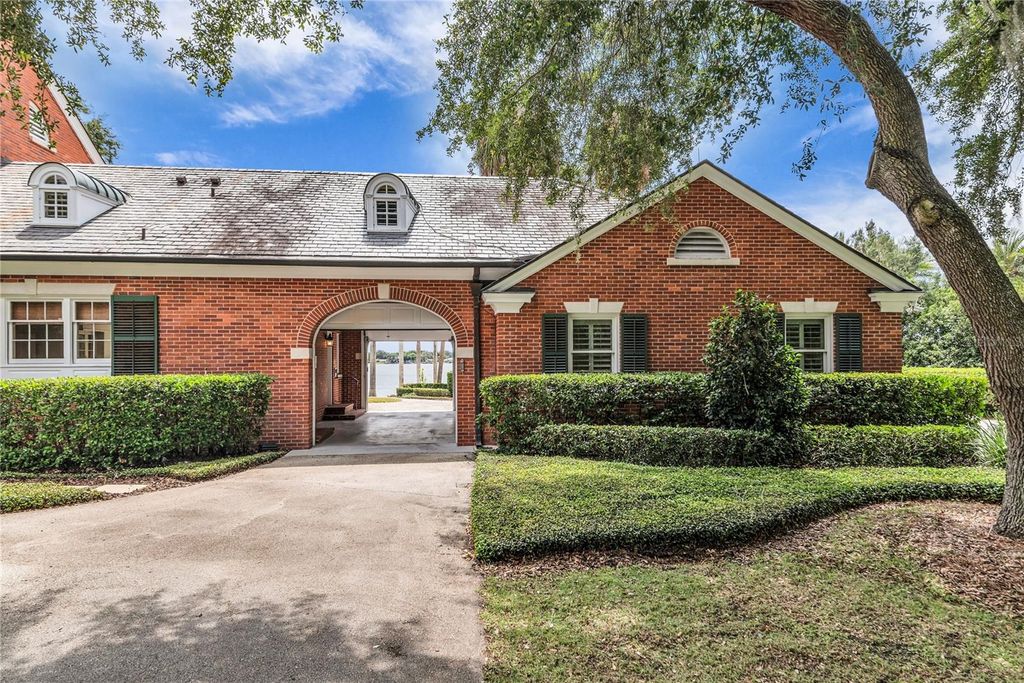 Image 4 of property listing at 1530 WATERWITCH DRIVE, Orlando, FL 32806
