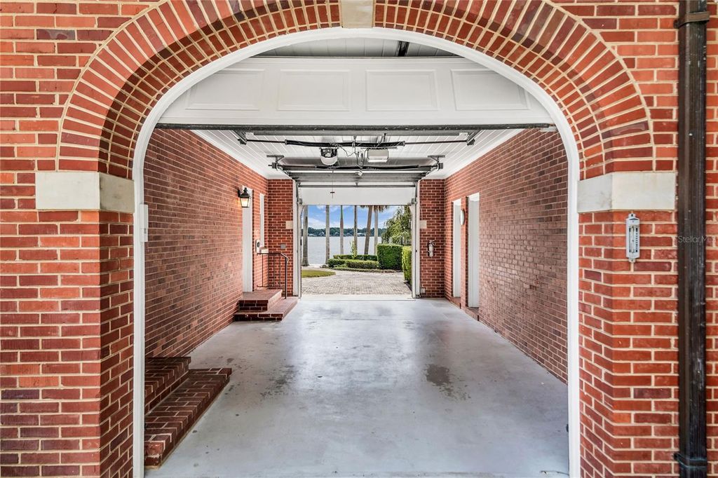 Image 5 of property listing at 1530 WATERWITCH DRIVE, Orlando, FL 32806