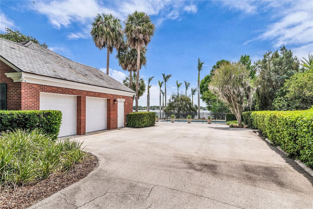 Image 6 of property listing at 1530 WATERWITCH DRIVE, Orlando, FL 32806