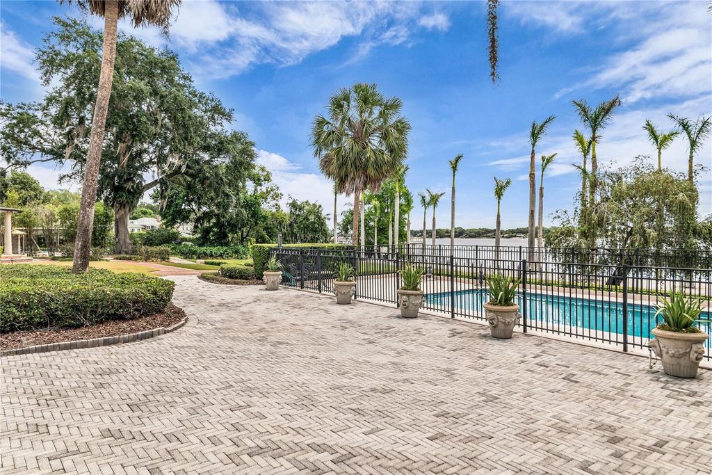 Image 9 of property listing at 1530 WATERWITCH DRIVE, Orlando, FL 32806