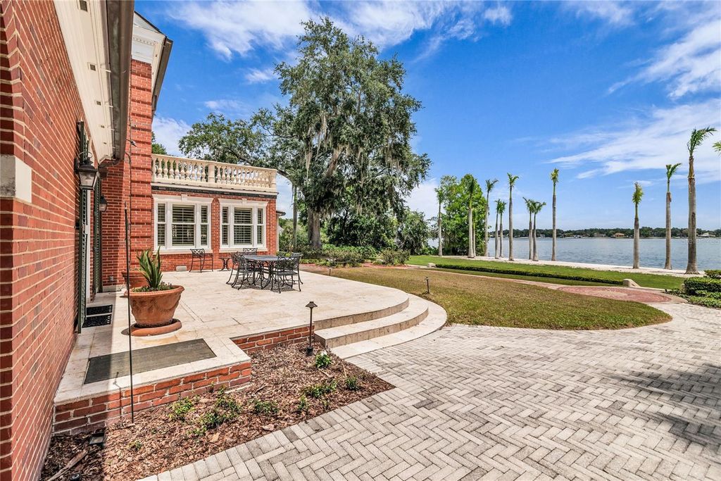 Image 10 of property listing at 1530 WATERWITCH DRIVE, Orlando, FL 32806
