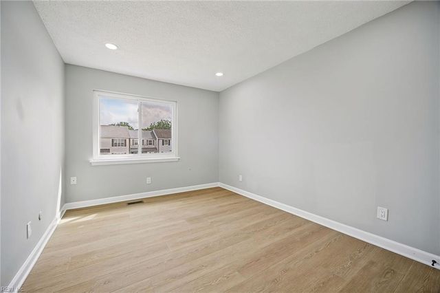 5419 Grand Lake CRES, Virginia Beach, VA 23462