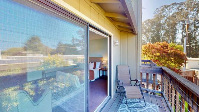 584 Spinnaker Court, Santa Cruz, CA 95062