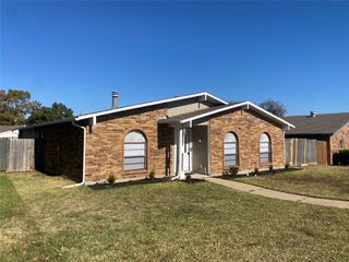 5060 Walker Drive, The Colony, TX 75056