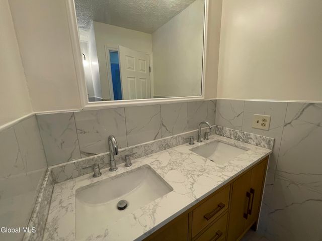 54 Route 236, Halfmoon, NY 12065