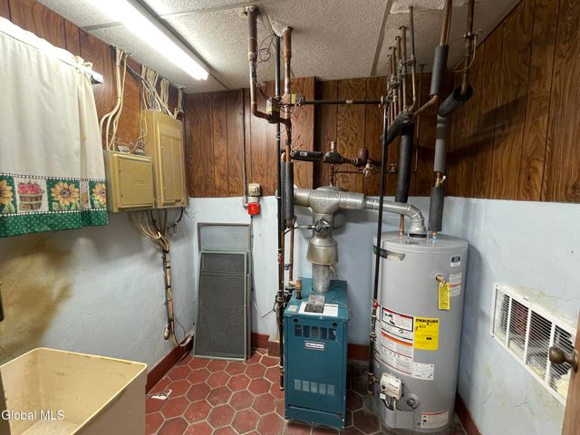 54 Route 236, Halfmoon, NY 12065