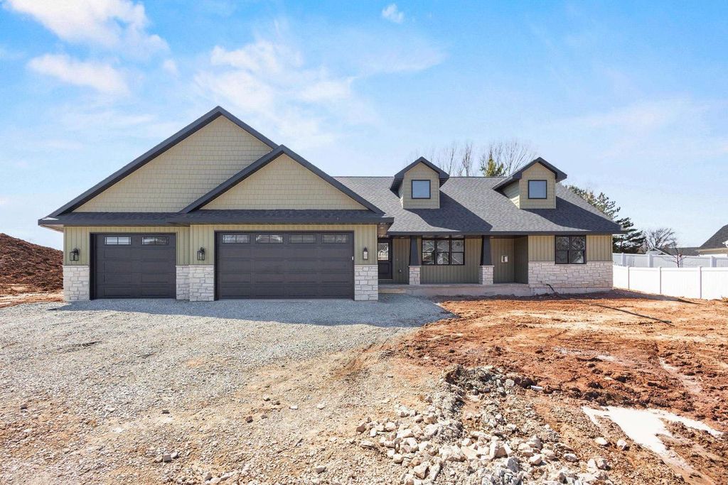 3370 LARGO RIDGE COURT, Green Bay, WI 54311