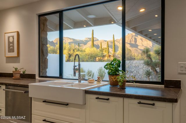 6631 N Camino Arturo, Tucson, AZ 85718