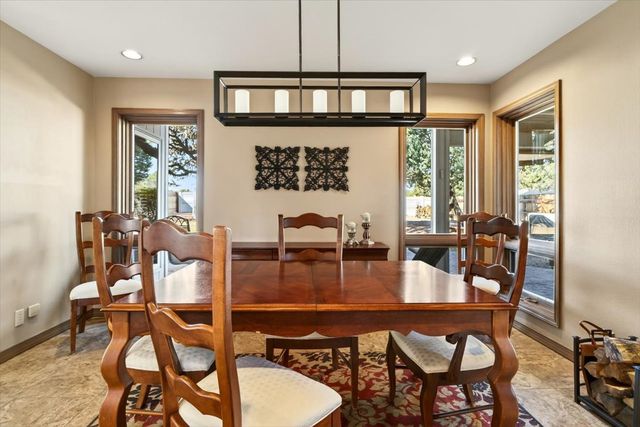 22 Karen Circle, White Rock, NM 87547