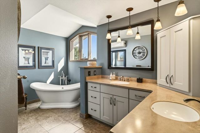 22 Karen Circle, White Rock, NM 87547