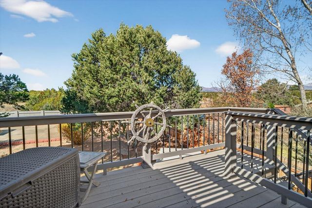 22 Karen Circle, White Rock, NM 87547