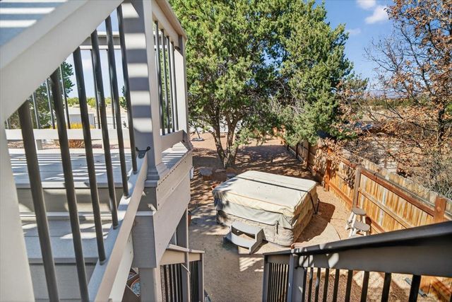 22 Karen Circle, White Rock, NM 87547