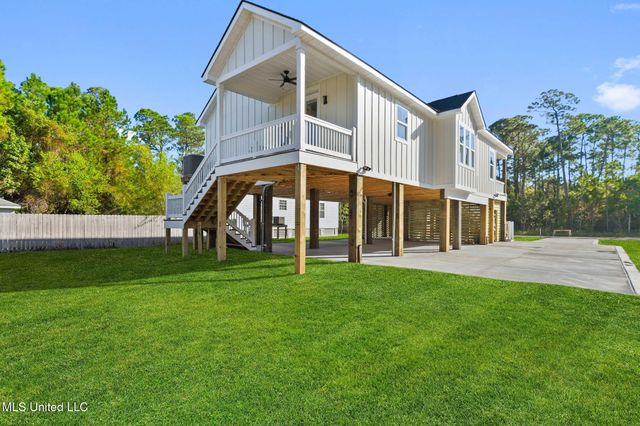 105 Greenwood Drive, Pass Christian, MS 39571