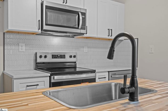 8 Lee Street, Liberty, SC 29657