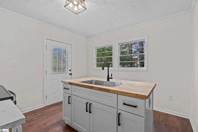 8 Lee Street, Liberty, SC 29657