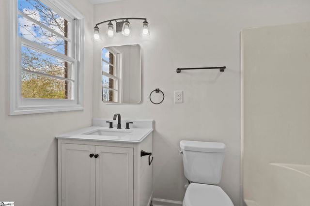 8 Lee Street, Liberty, SC 29657