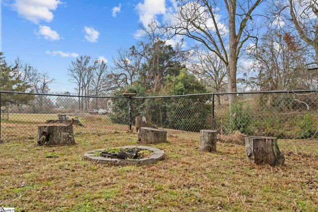 8 Lee Street, Liberty, SC 29657