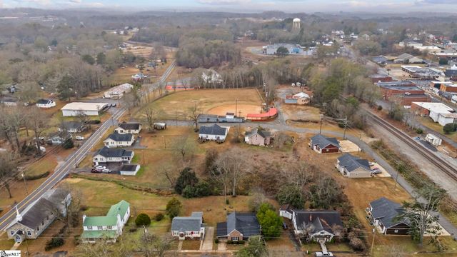 8 Lee Street, Liberty, SC 29657