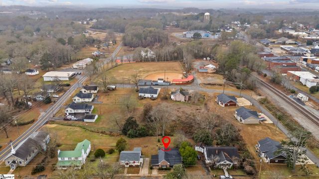 8 Lee Street, Liberty, SC 29657