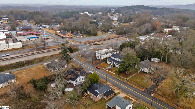 8 Lee Street, Liberty, SC 29657