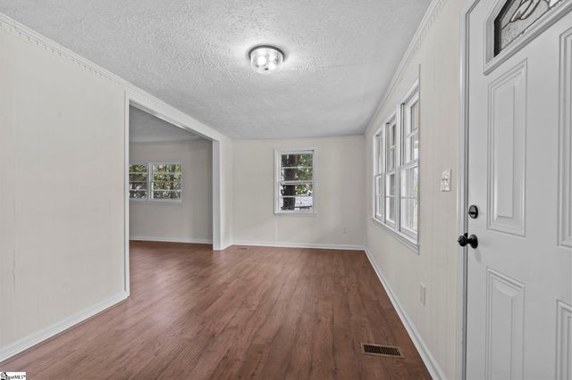 8 Lee Street, Liberty, SC 29657