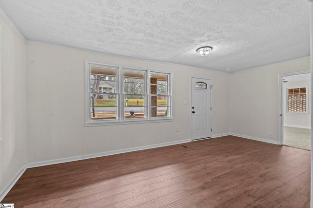 8 Lee Street, Liberty, SC 29657