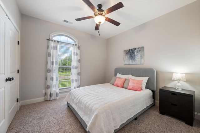 831 Manner Ln, Lebanon, TN 37087
