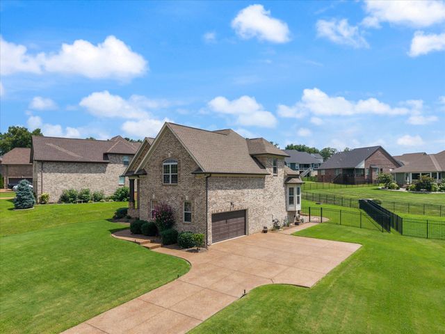 831 Manner Ln, Lebanon, TN 37087