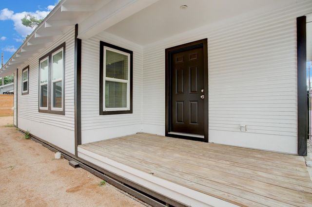 6109 N Main St, Houston, TX 77009