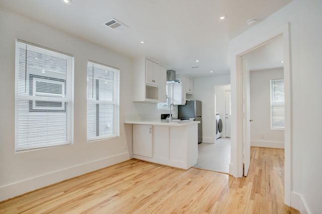 6109 N Main St, Houston, TX 77009