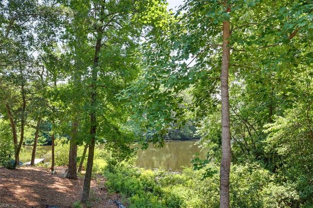15432 Rollingwood DR, Carrollton, VA 23314