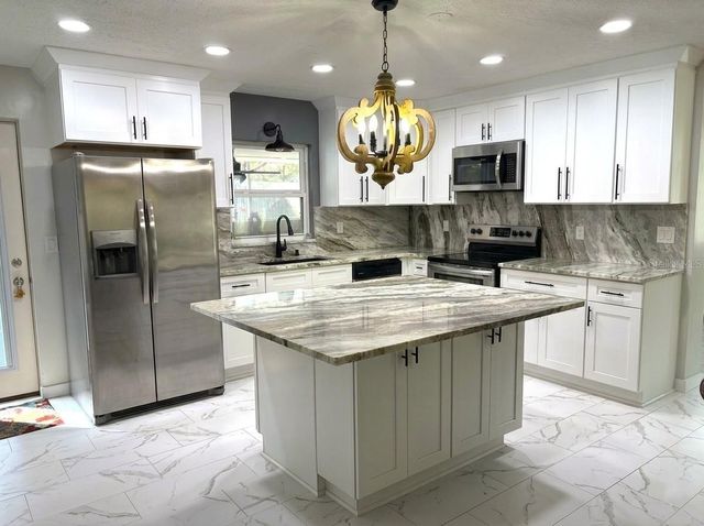 6140 NE 18TH AVENUE, Ocala, FL 34479