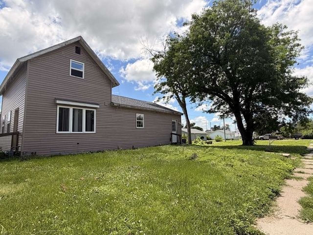 701 Woodbury Station, Marshalltown, IA 50158