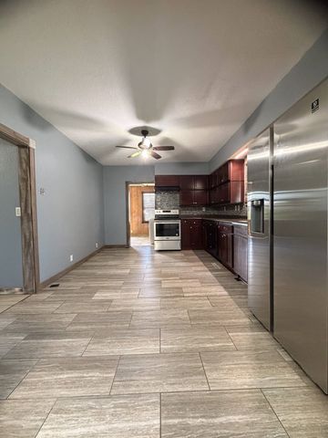 701 Woodbury Station, Marshalltown, IA 50158