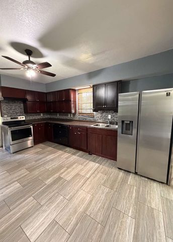 701 Woodbury Station, Marshalltown, IA 50158