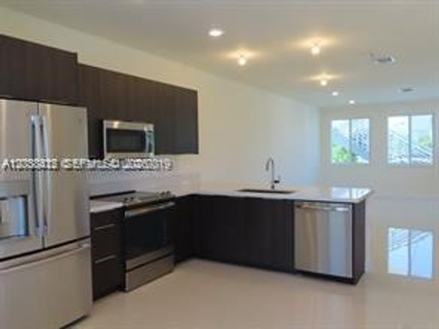 6401 NW 103rd Place 101, Doral, FL 33178