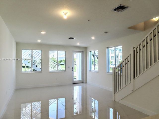 6401 NW 103rd Place 101, Doral, FL 33178