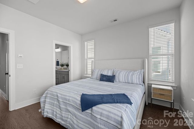 5011 York Park Lane, Charlotte, NC 28217