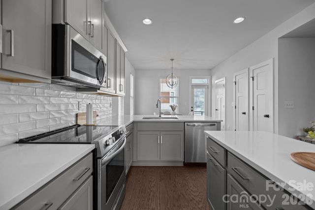 5011 York Park Lane, Charlotte, NC 28217