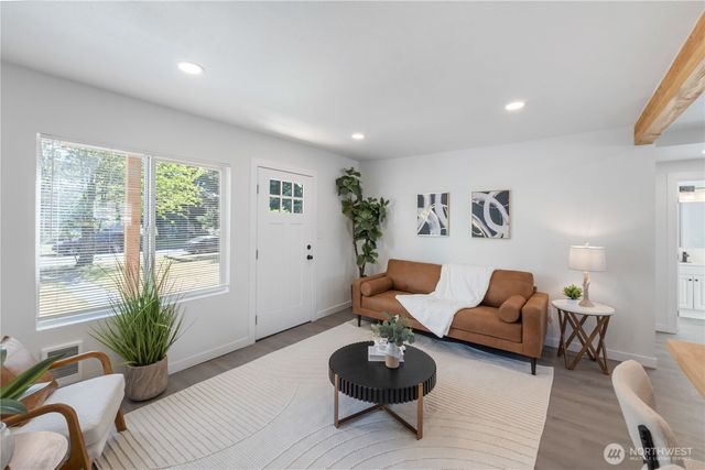 916 S Sheridan Avenue, Tacoma, WA 98405
