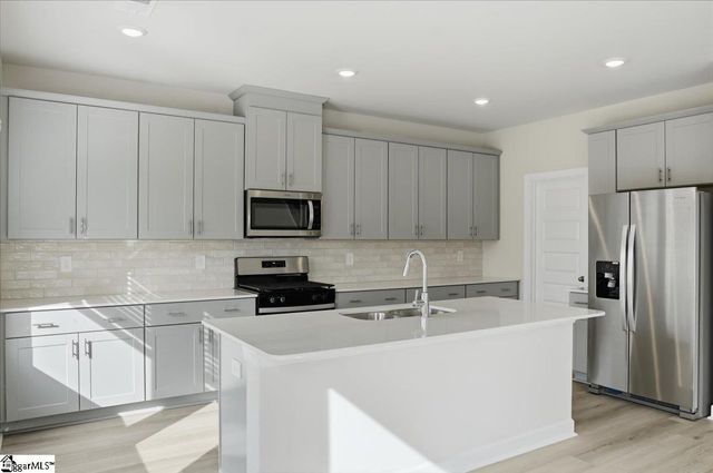 1572 Erindale Drive, Wellford, SC 29385