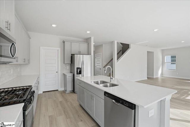 1572 Erindale Drive, Wellford, SC 29385