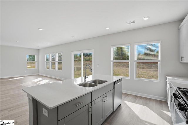 1572 Erindale Drive, Wellford, SC 29385