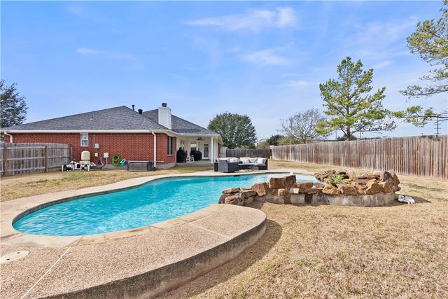 4012 Park Hurst, Bryan, TX 77802